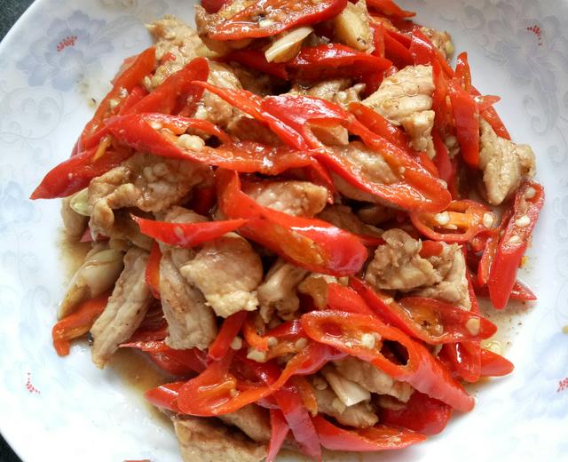 红辣椒炒肉的做法
