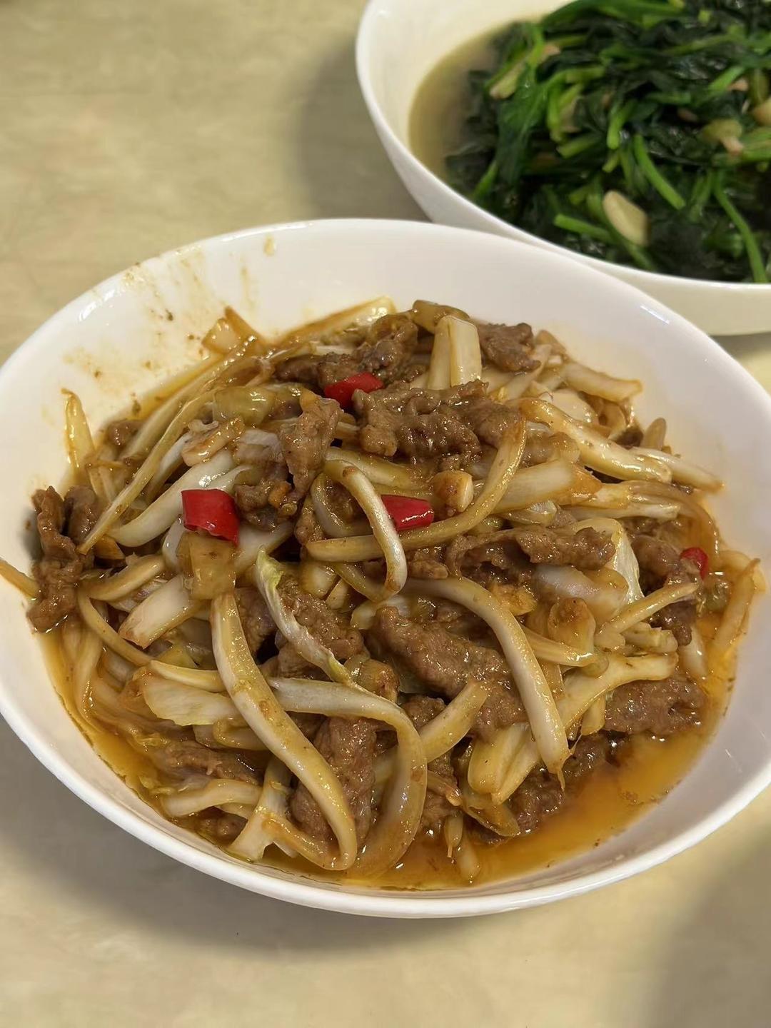 下饭神器又来了，试试这道白菜梗炒牛肉！！