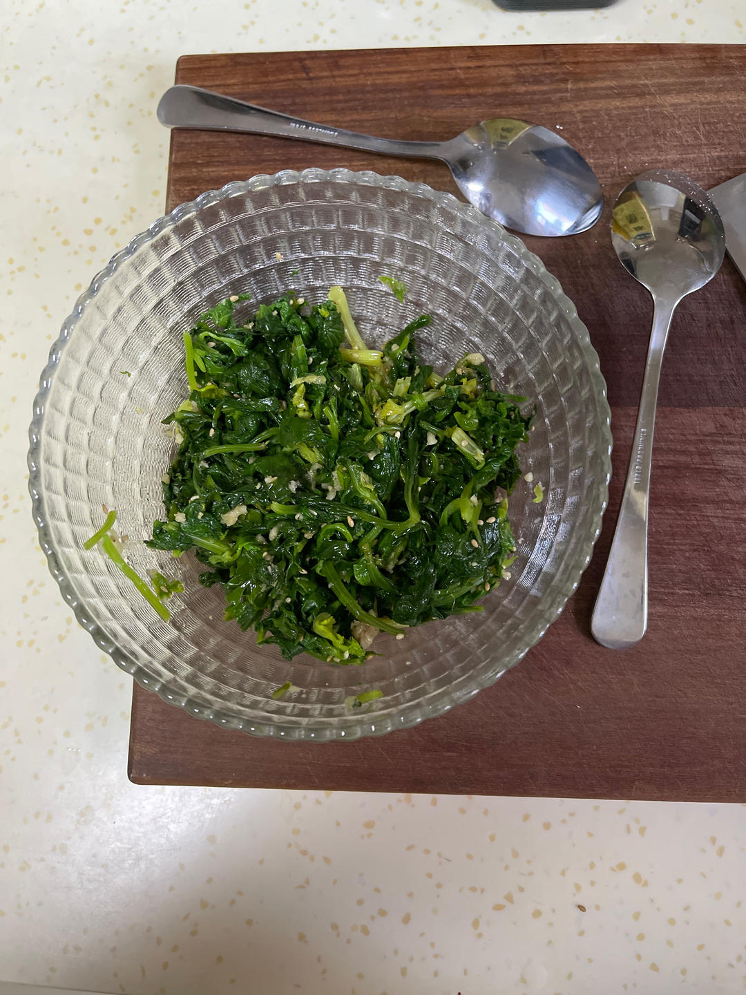 凉拌芹菜叶