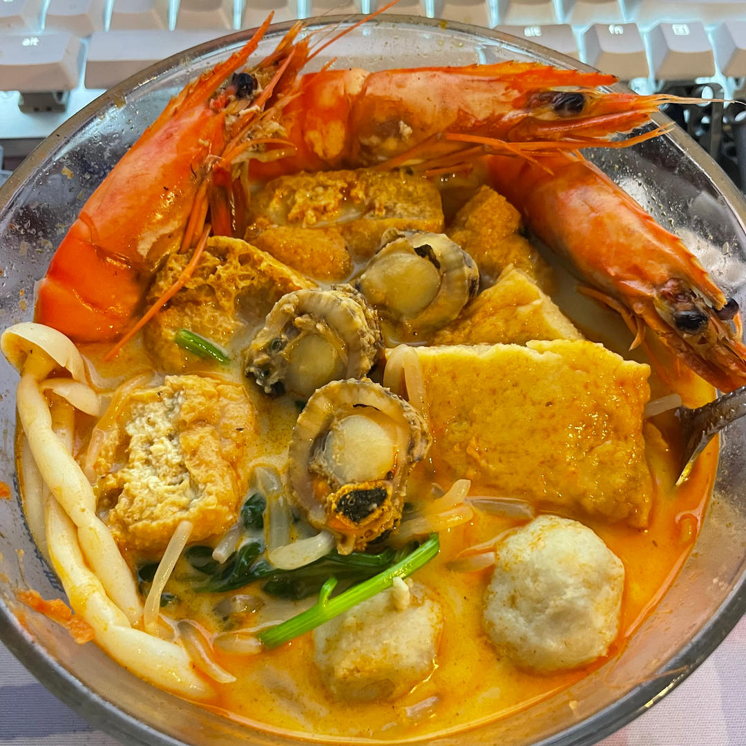 新加坡叻沙面：夏天就要吃这种重口味的面，鲜爽！