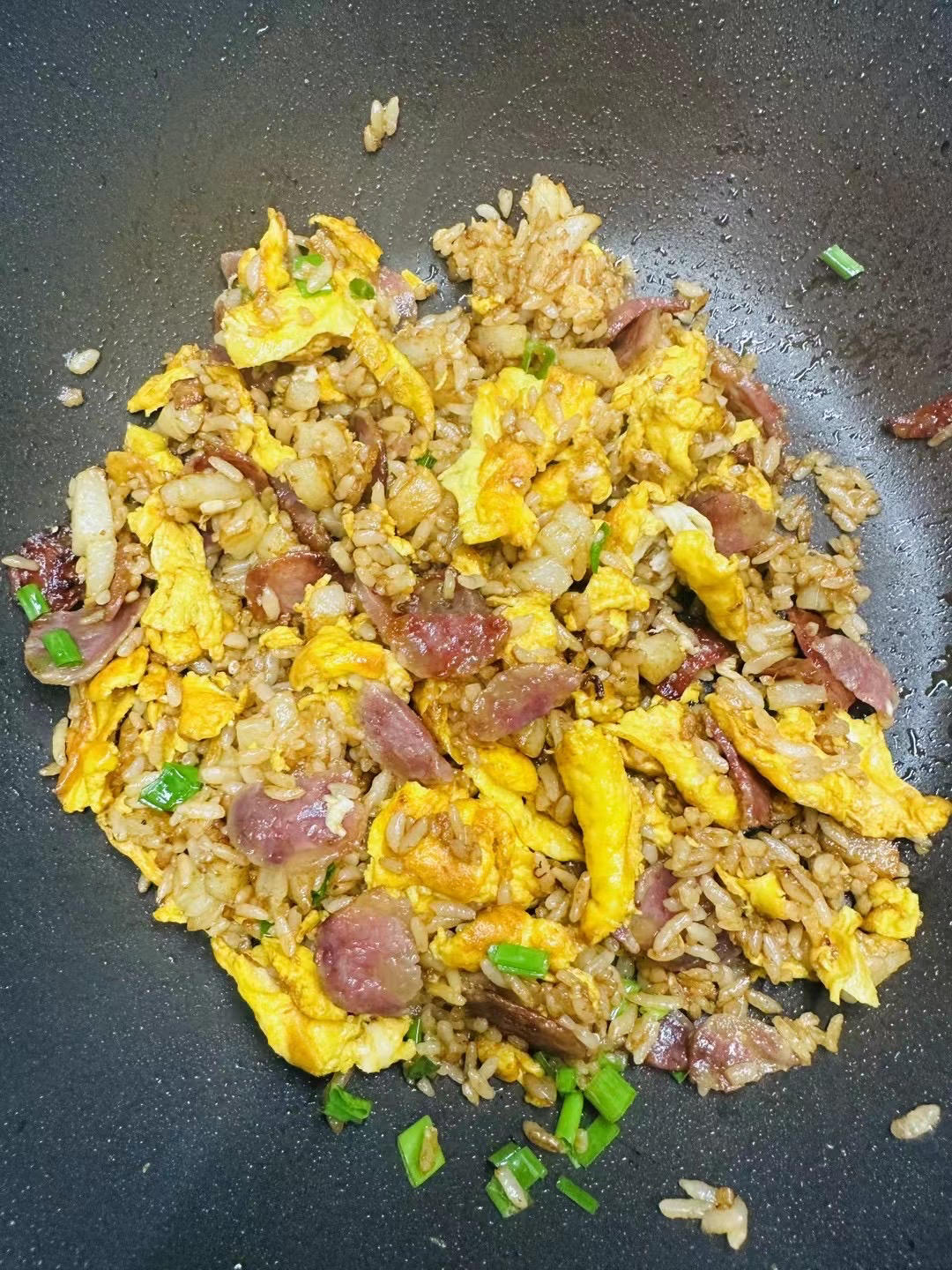 邻居抢着来我家吃土豆香肠炒饭，原来这么香！