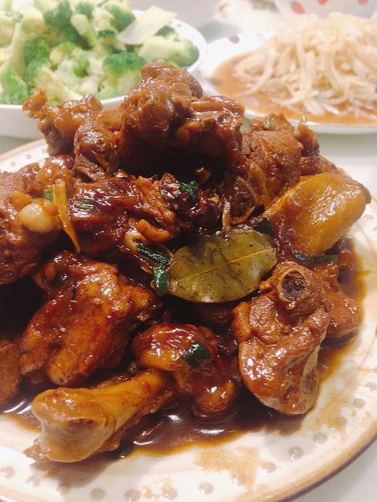 厨师长教你：用土灶烧“乡村啤酒鸭”，味道安逸得不摆了