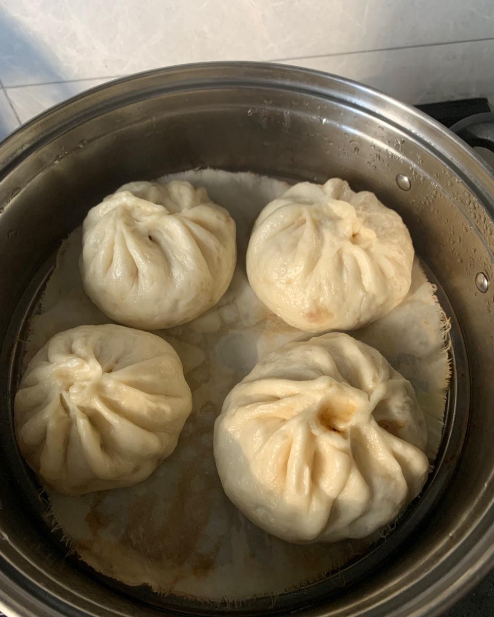 松软多汁的肉包子