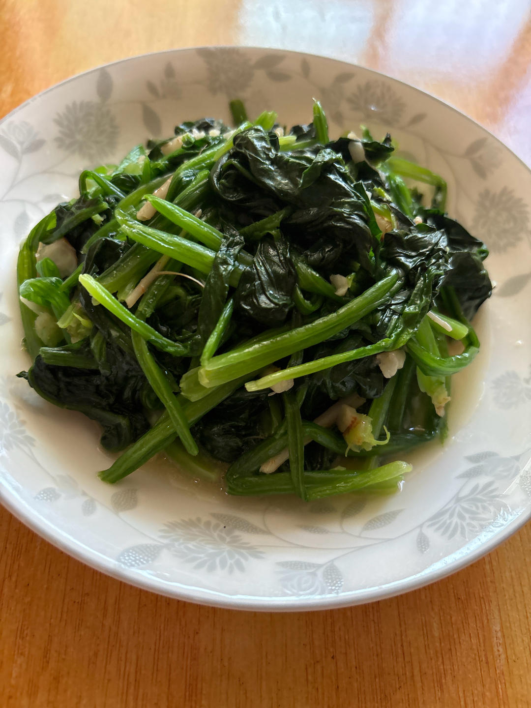不涩口又嫩的清炒菠菜
