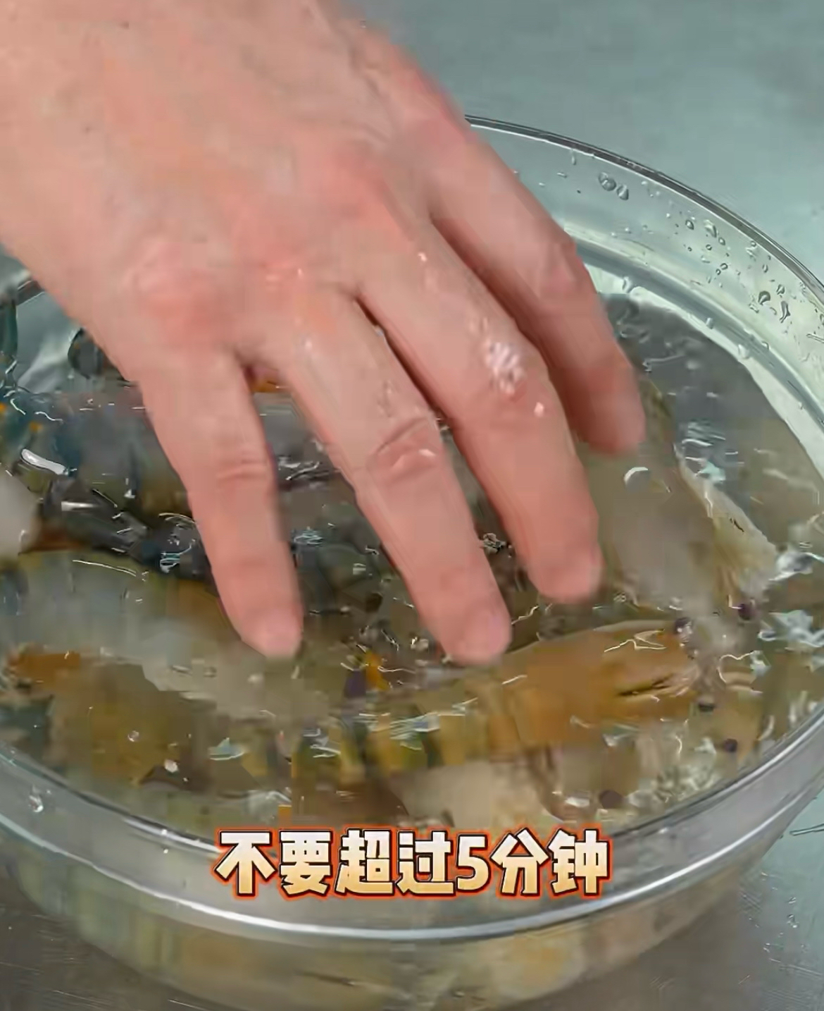 咸蛋黄罗氏虾的做法 步骤5