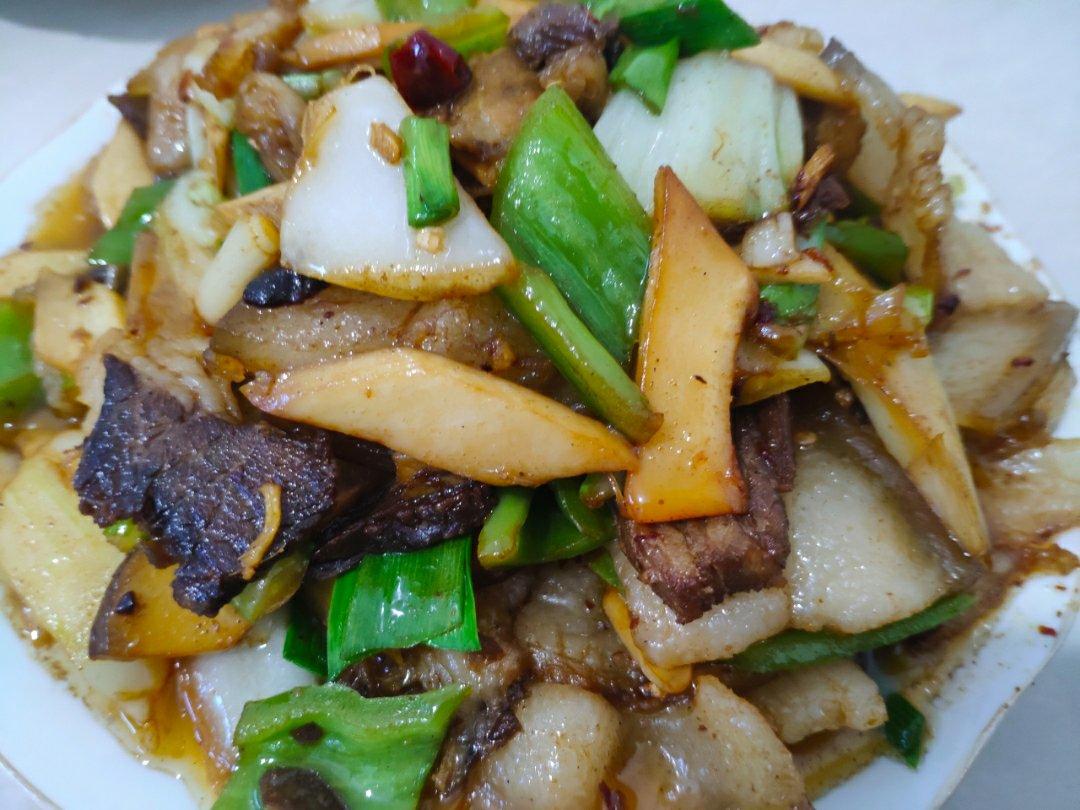 白蘑菇炒肉