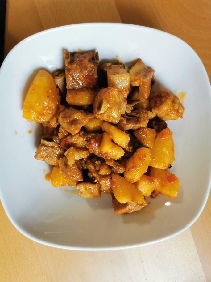 川味土豆烧排骨