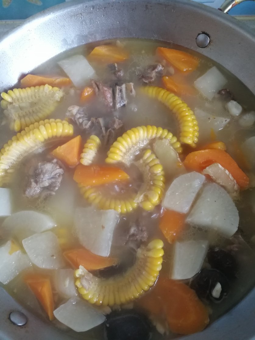 排骨玉米萝卜汤