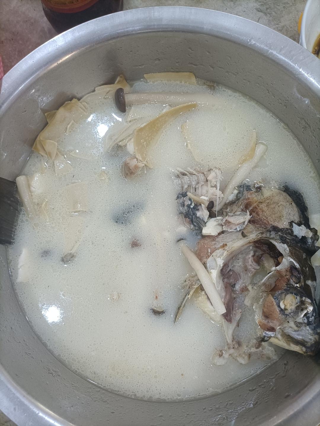 奶白鲫鱼豆腐汤|一条鱼最后的温柔