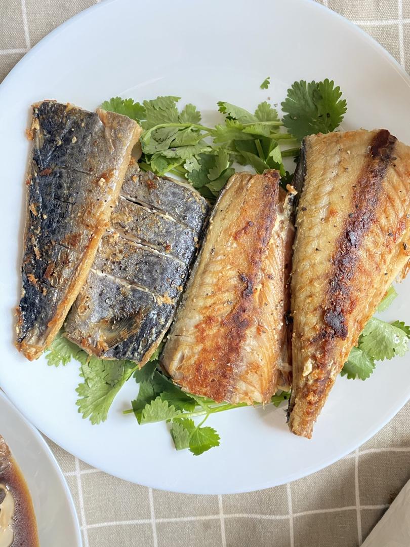 努力做好吃的哎呀做的香煎鲅鱼