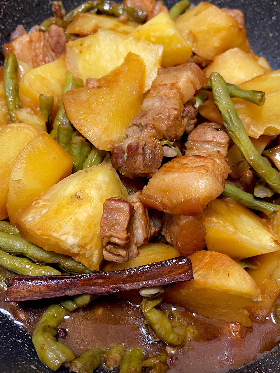 猪肉吃狗肉做的绝对正宗的东北土豆豆角炖五花肉