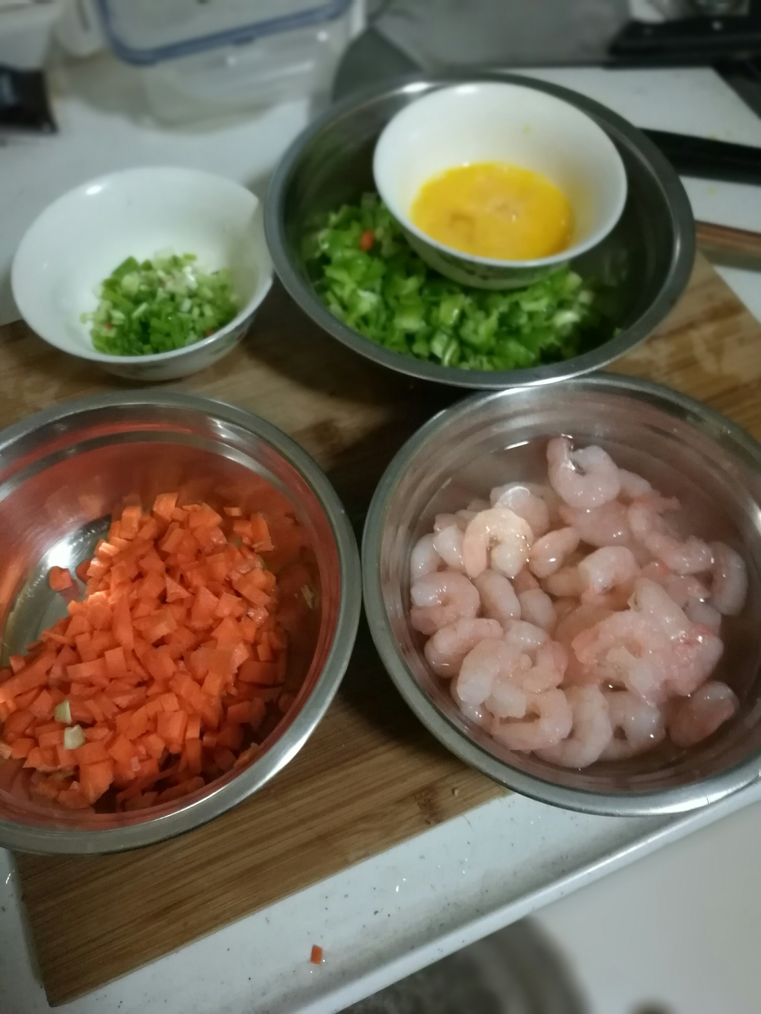 翡翠虾仁蛋炒饭的做法 步骤1