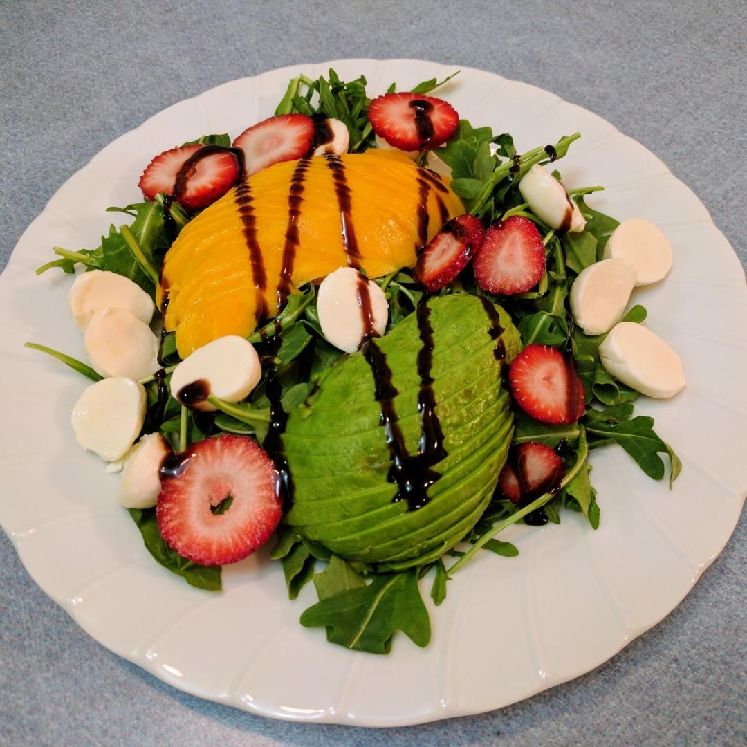 牛油果芒果沙拉