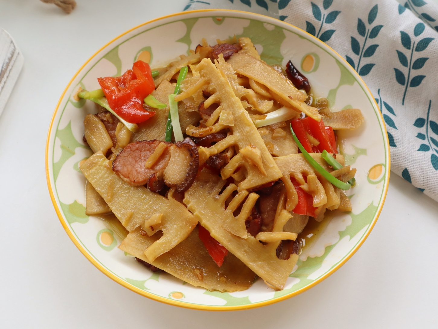 春季食鲜竹笋炒腊肉❤️健脾开胃家常菜的做法