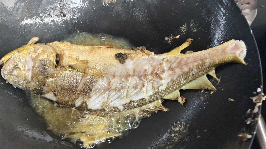 红烧黄鱼—鱼皮不破的小窍门