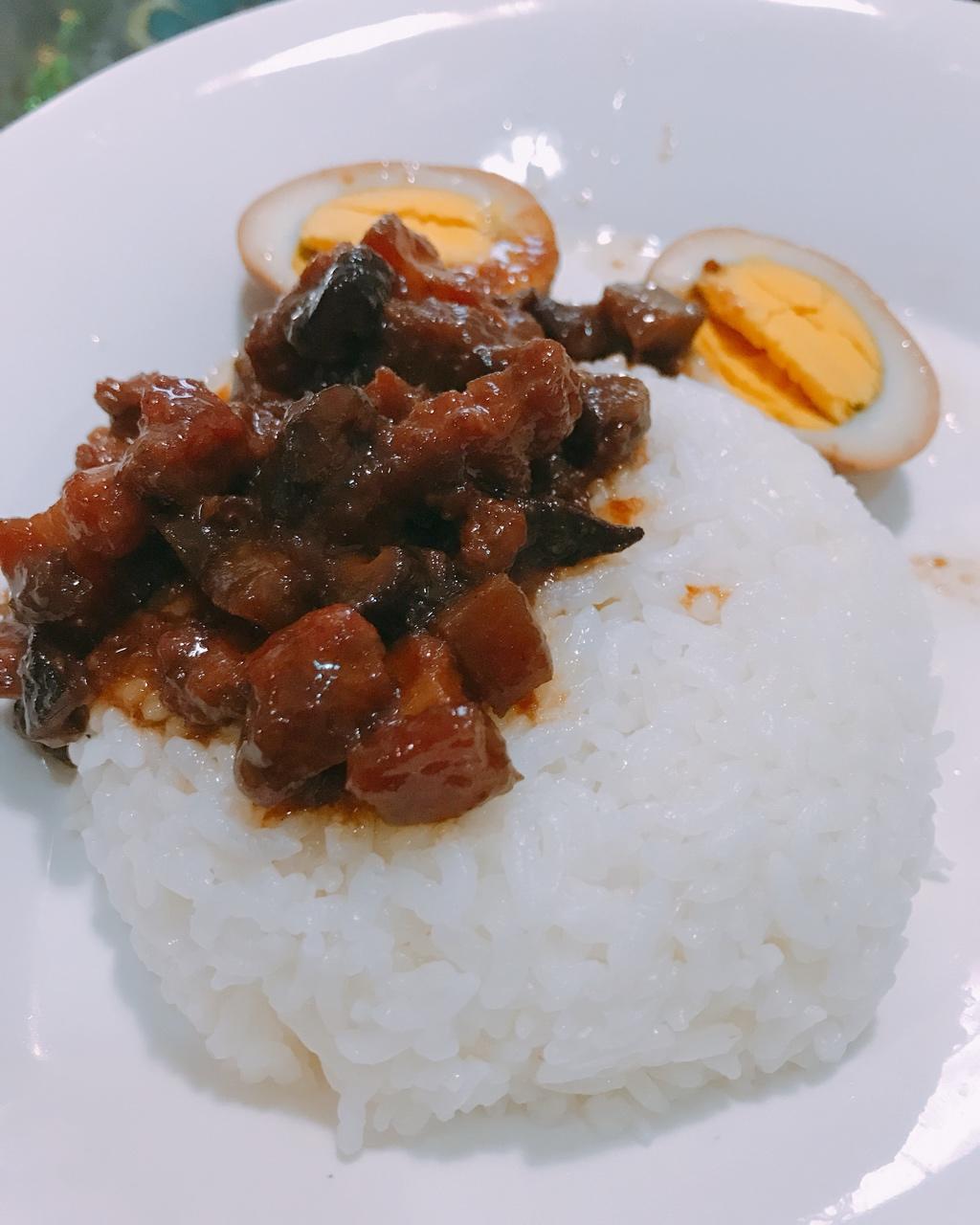 洋葱酥卤肉饭