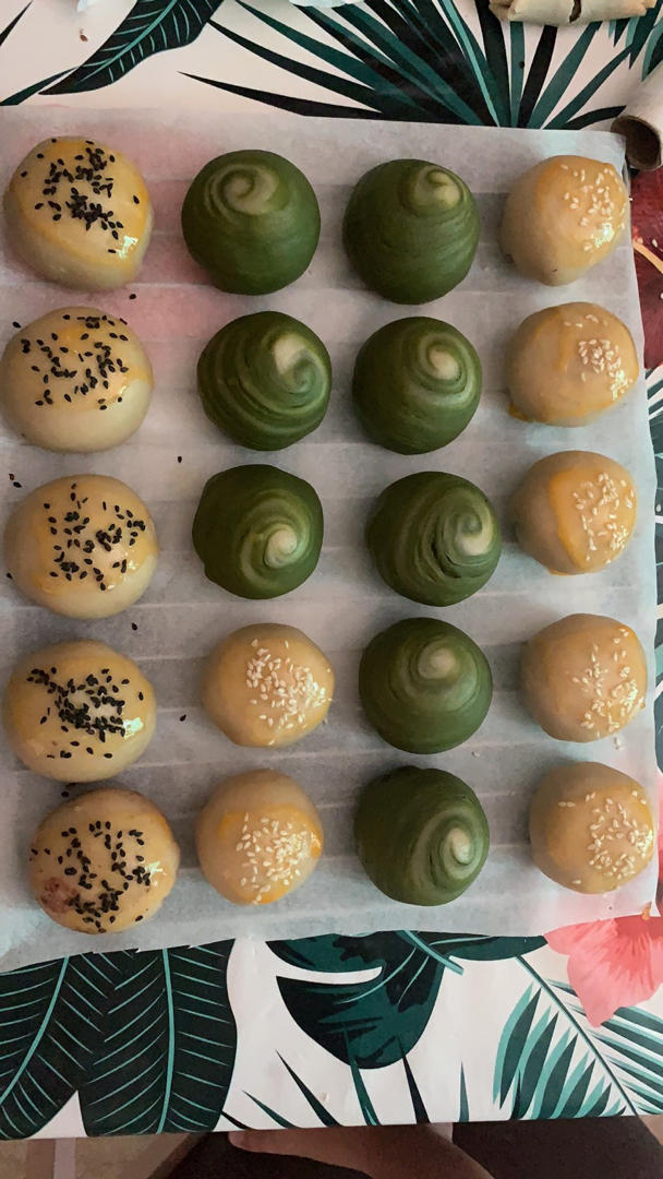 掉渣渣的蛋黄酥（超详细的方子）