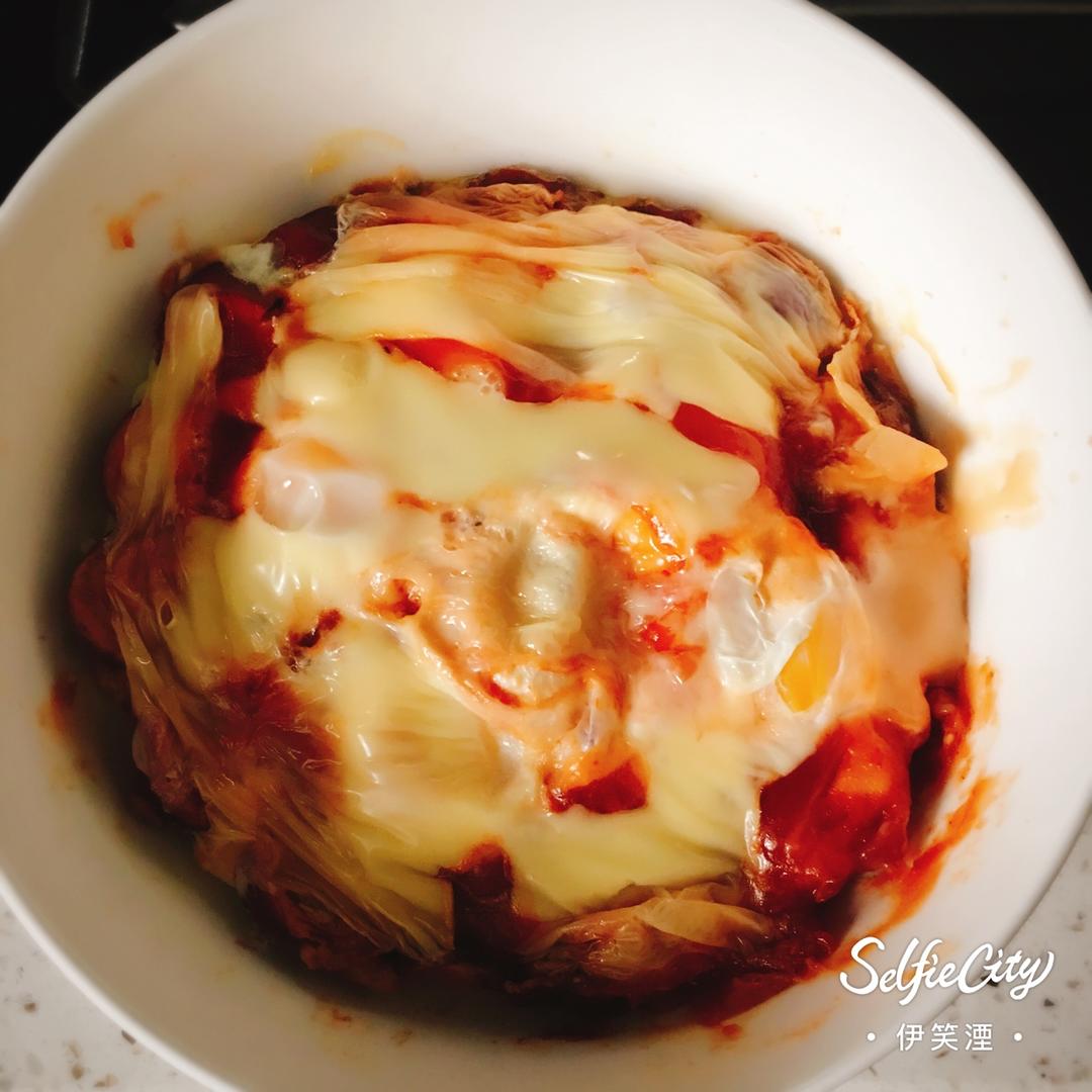 只需摆好材料去微波！惊艳全家的早餐端上桌：香肠奶酪烘蛋