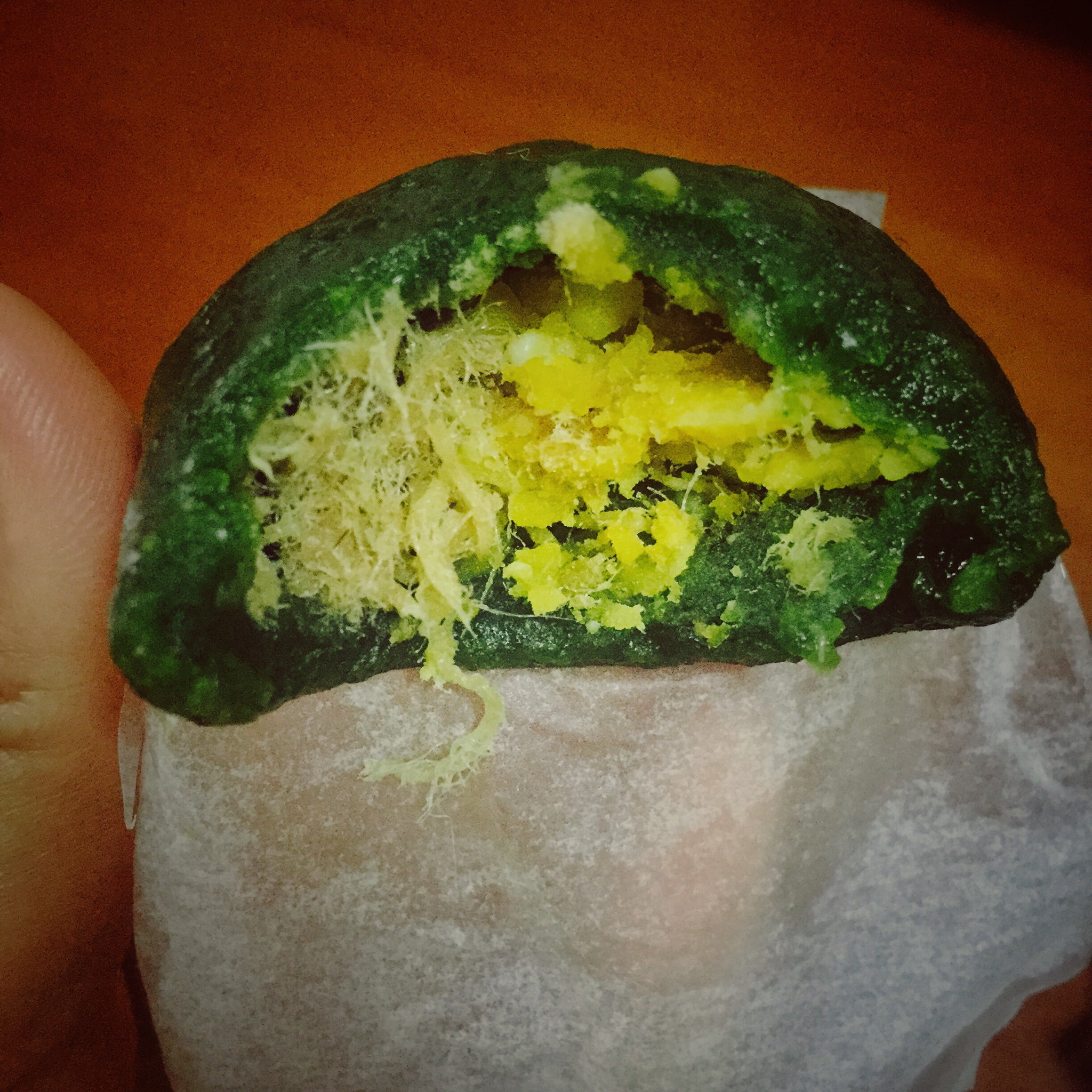 咸蛋黄肉松青团