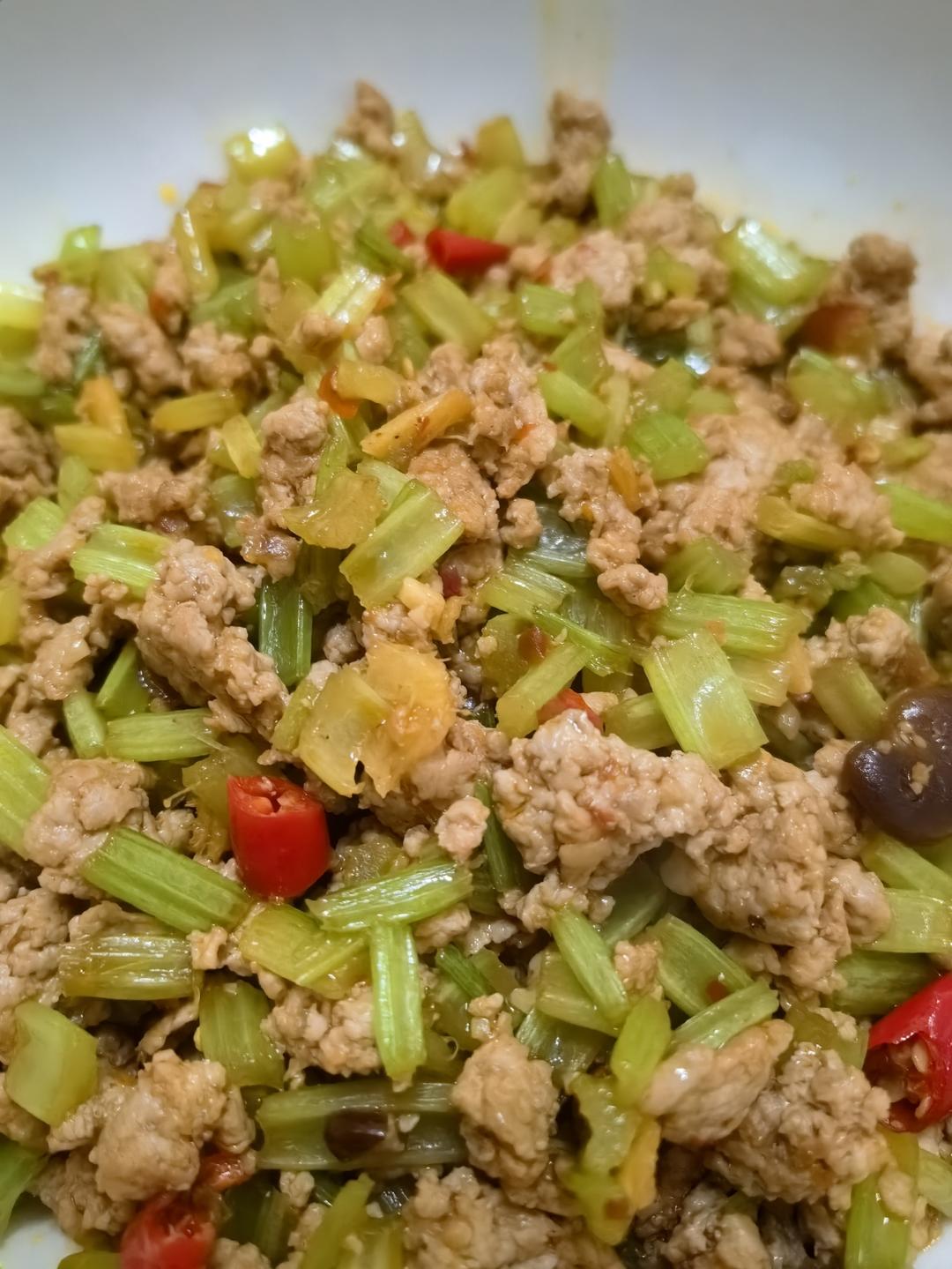 芹菜炒肉
