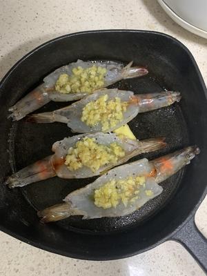 芝士蒜蓉焗虾的做法 步骤4
