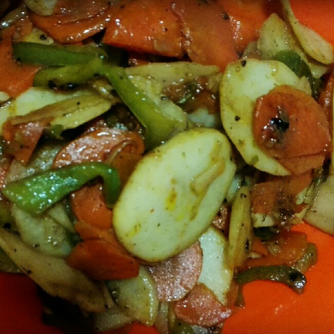 青椒炒土豆胡萝卜片