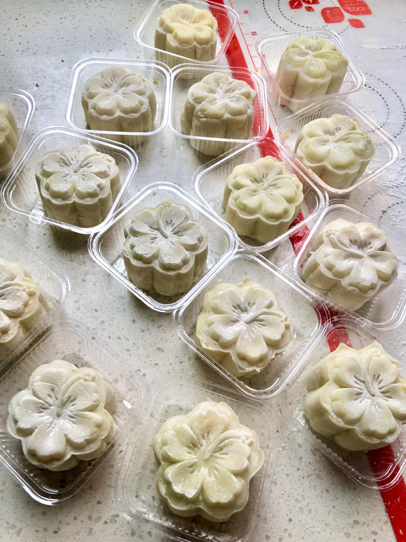 好吃到哭的冰皮月饼（细腻绿豆沙/榴莲）