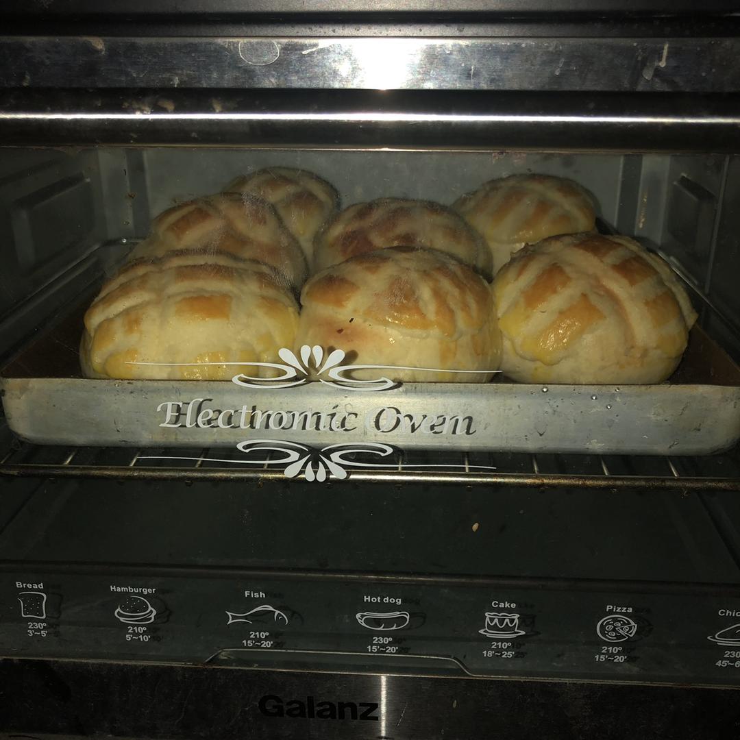 好吃到炸裂的港式菠萝包（附带制作酥皮的小视频）