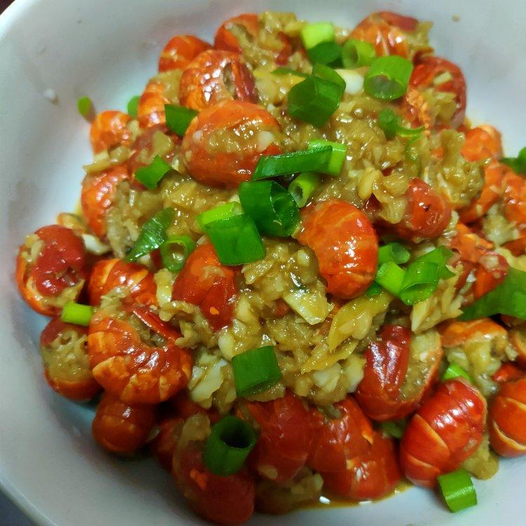 蒜香小龙虾--看足球，不喝点啤酒、不吃点小龙虾，那还叫世界杯吗？