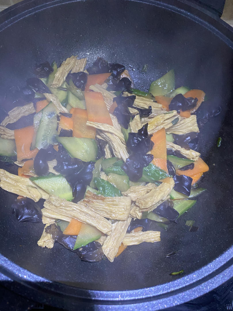 腐竹木耳黄瓜炒