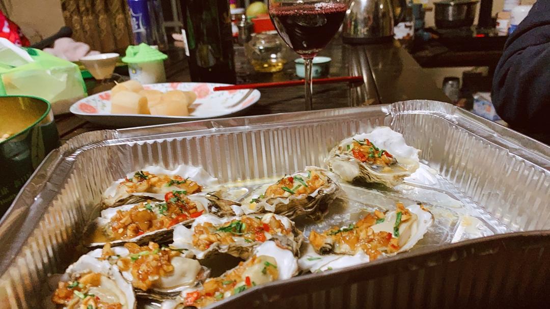 烤生蚝 生蚝好吃关键是蒜茸做得好