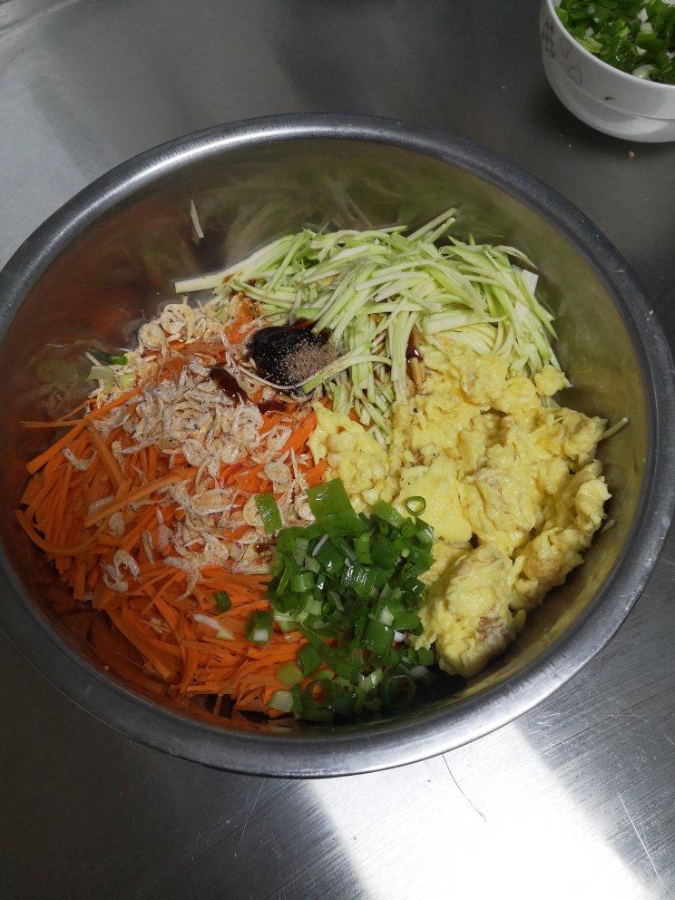 西葫芦鸡蛋包子