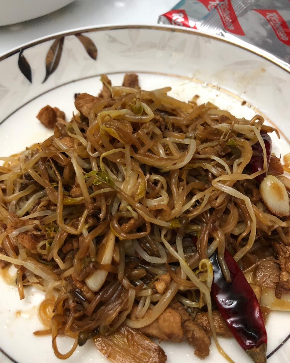 绿豆芽炒肉