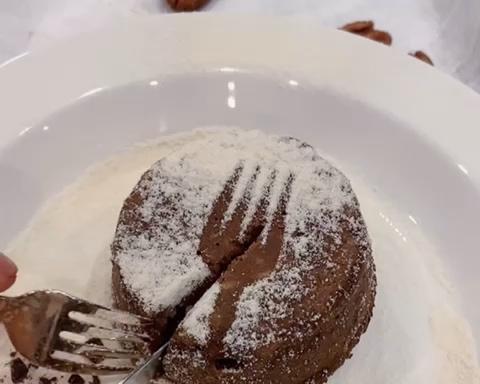 【巧克力火山熔岩】材料就五样，简单到爆，才300卡❗️