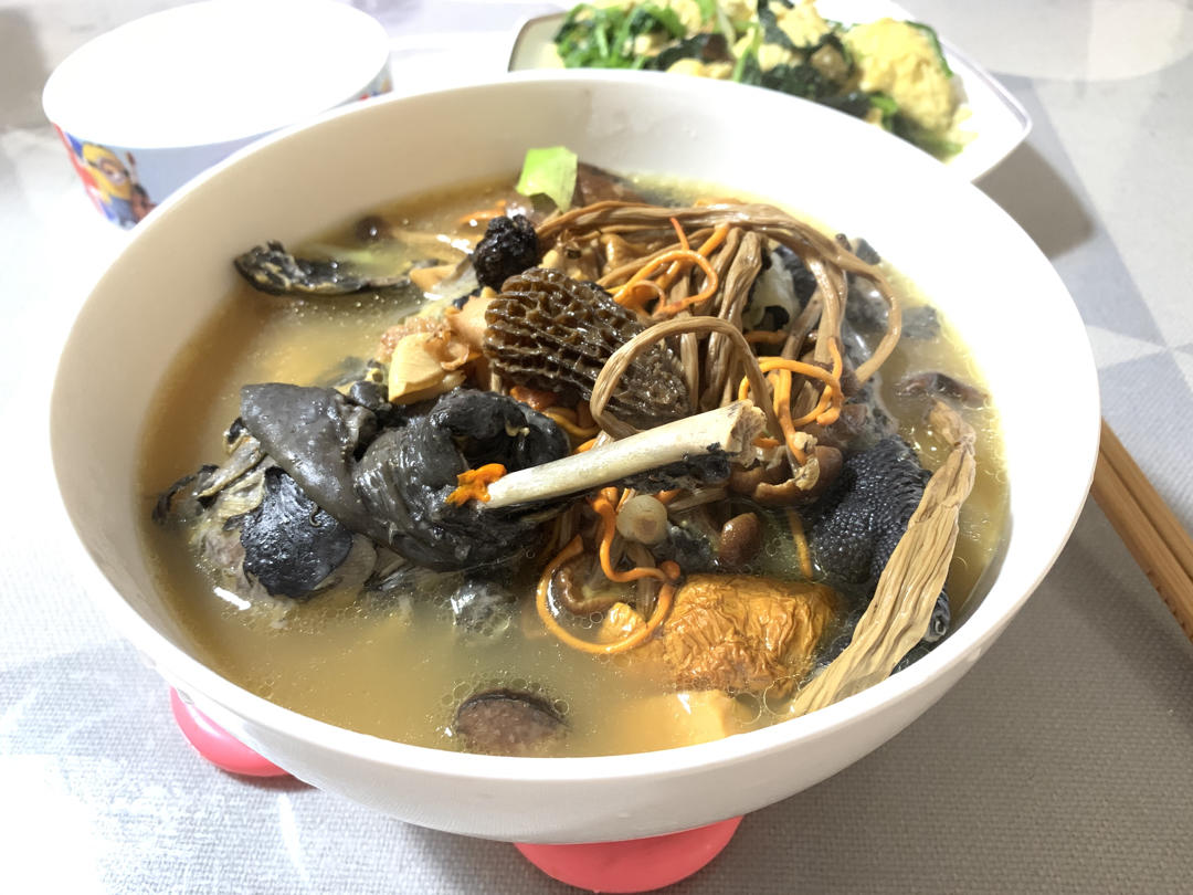枸杞红枣乌鸡汤