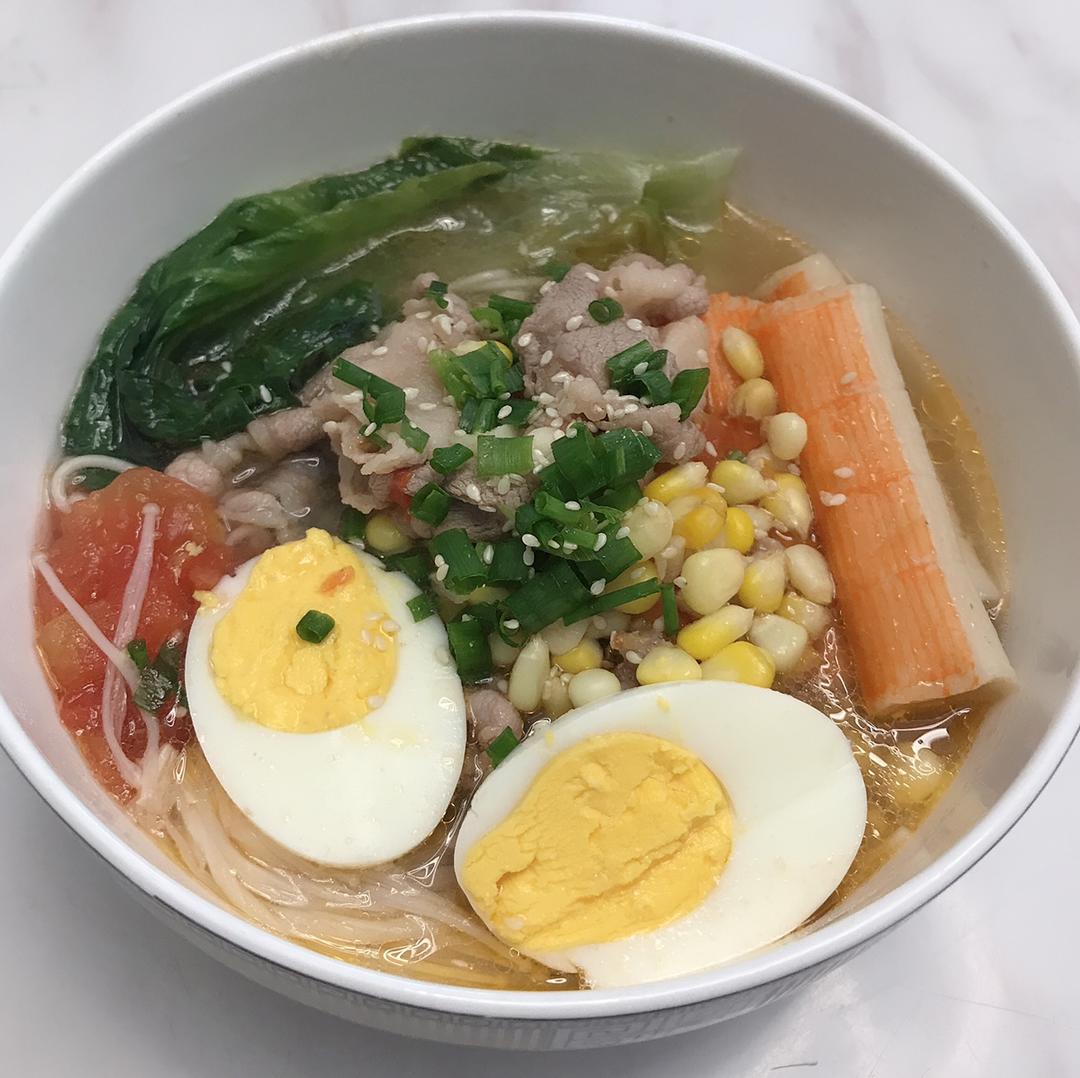 番茄金针菇肥牛锅 鲜到眉毛掉