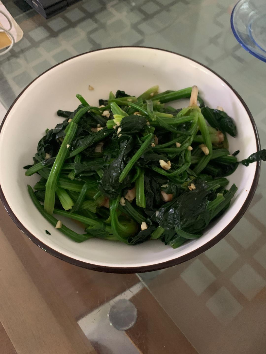凉拌菠菜(家传秘方)