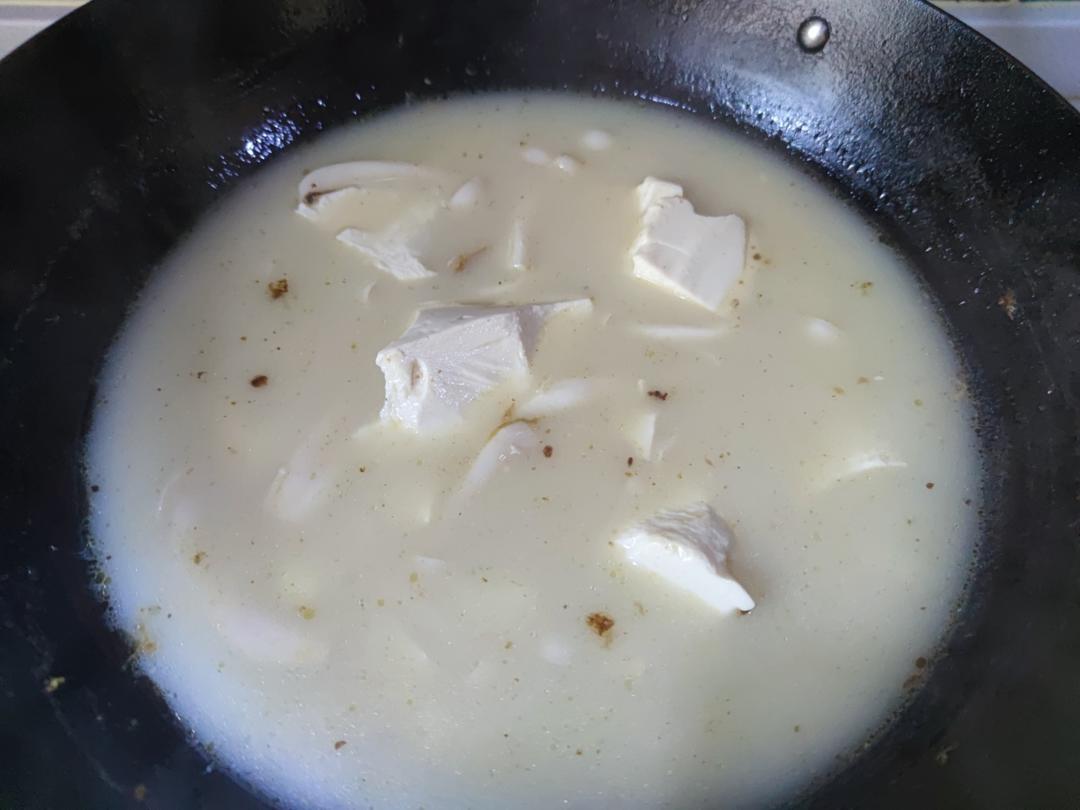厨师长教你：“鲫鱼豆腐汤”的家常做法，满满的烹饪原理