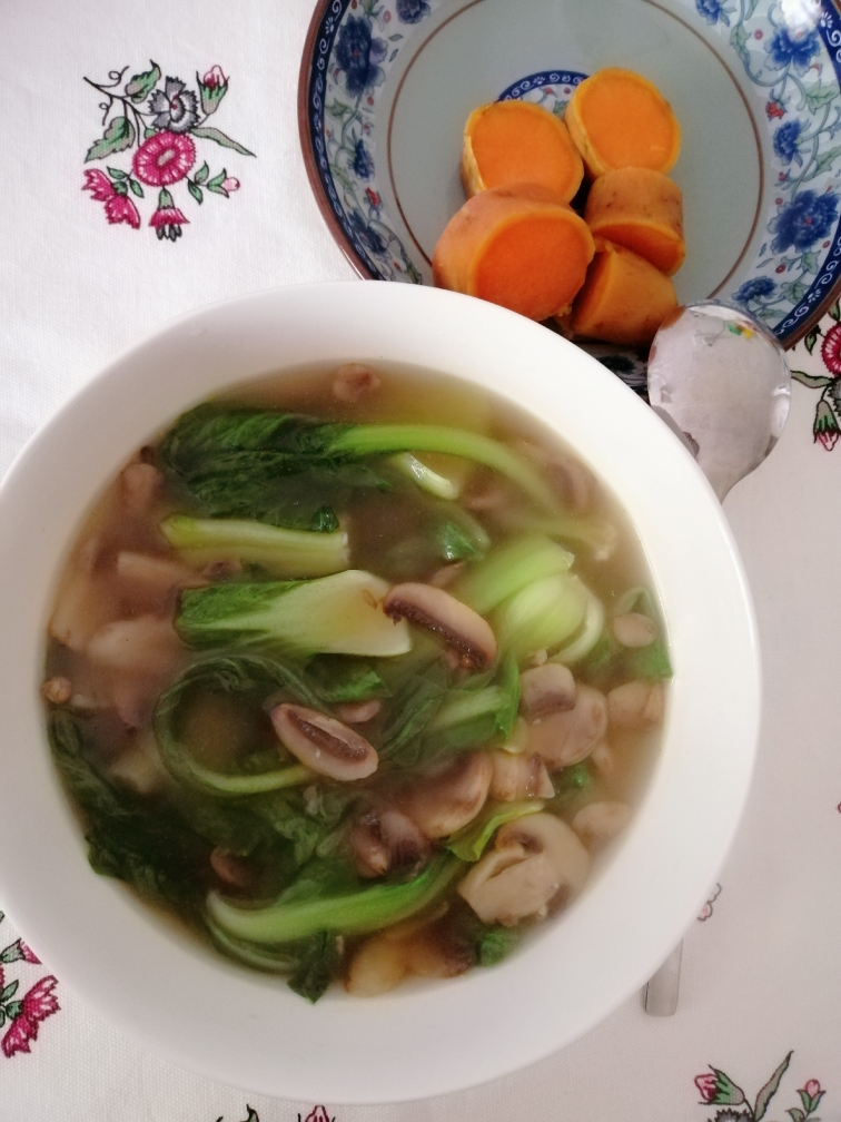 超简单的素食-青菜口蘑汤