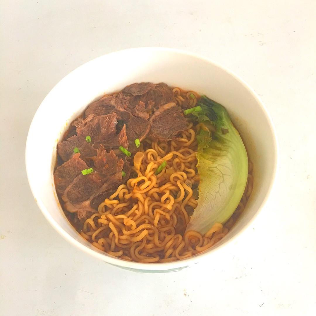 老坛酸菜牛肉泡面【深夜食堂】黄小厨版