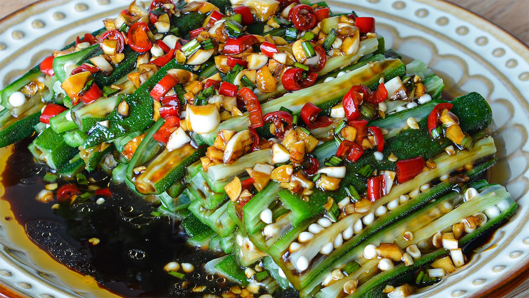 捞汁秋葵 | 建议学起来做给男朋友吃。
