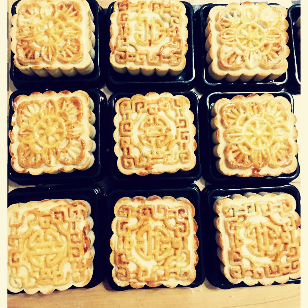 广式月饼—蛋黄莲蓉月饼