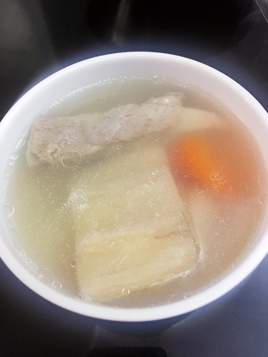 胡萝卜粉葛猪骨汤的做法