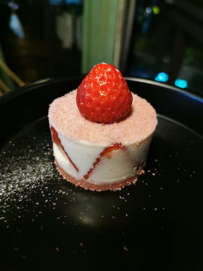 <草莓巧克力奥利奥慕斯>粉粉惹人爱