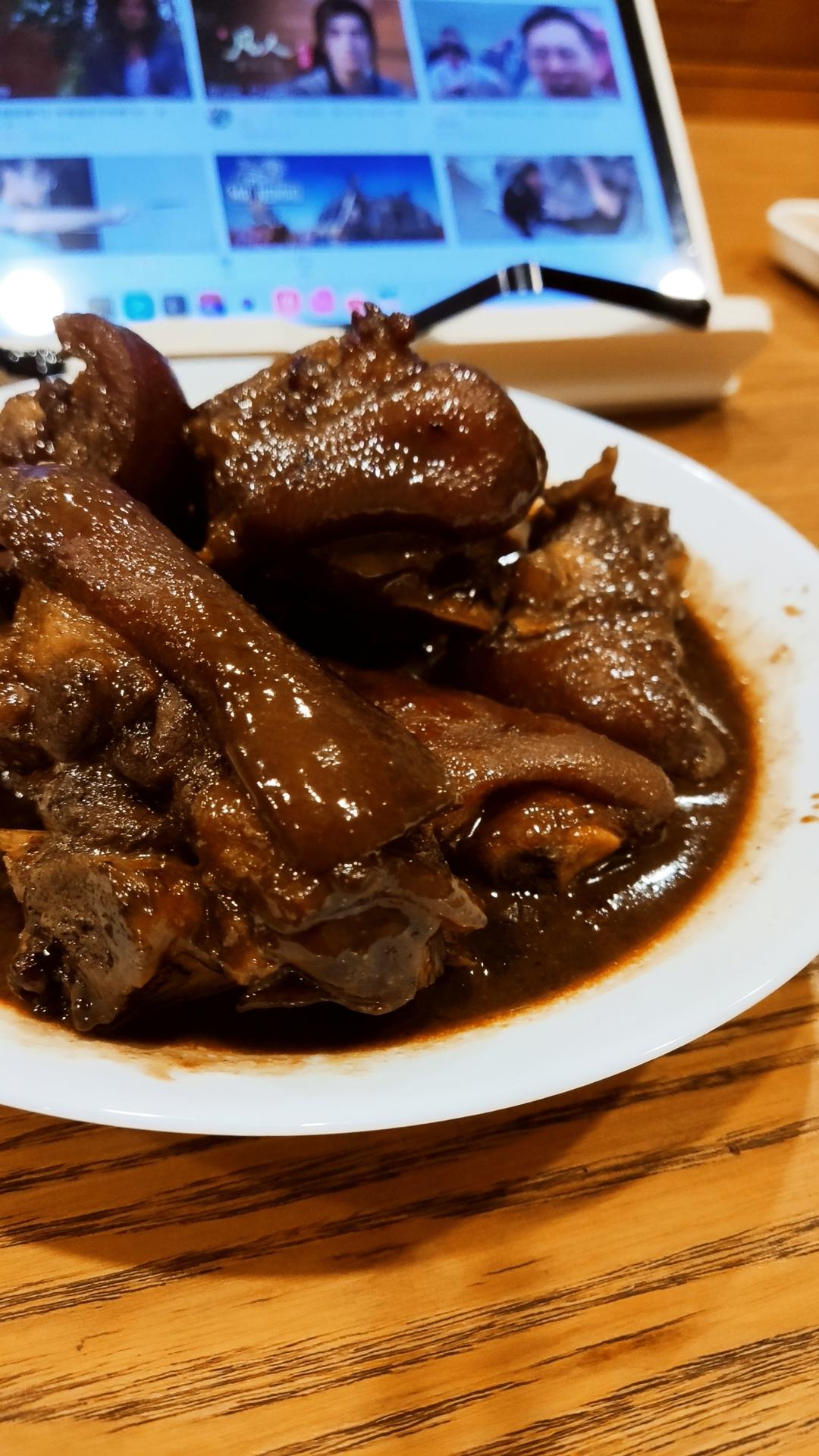 美味的家常菜：红烧猪蹄