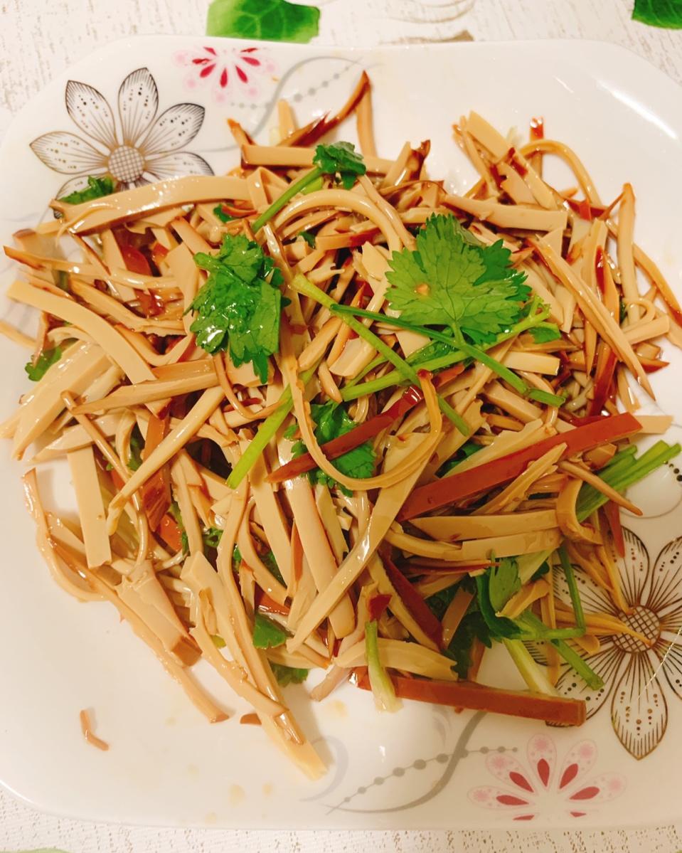 凉拌鸡蛋干香菜