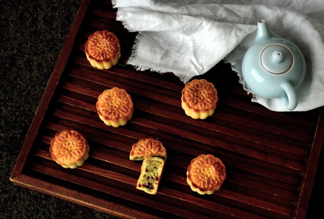 广式月饼—蛋黄莲蓉月饼
