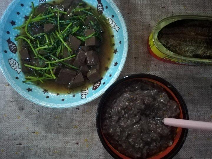 香菜炒鸭血