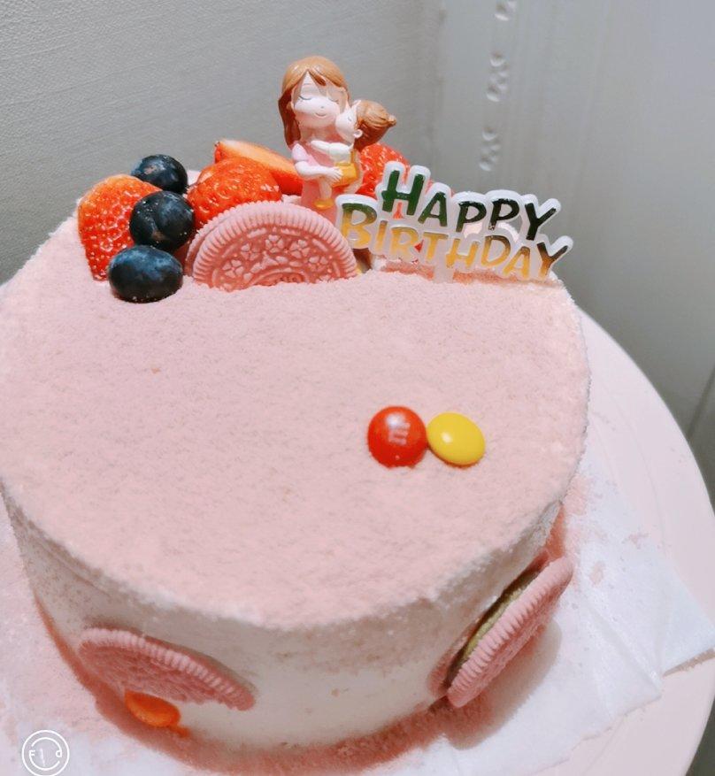 美莓奥利奥奶油蛋糕 or 草莓慕斯戚风蛋糕？