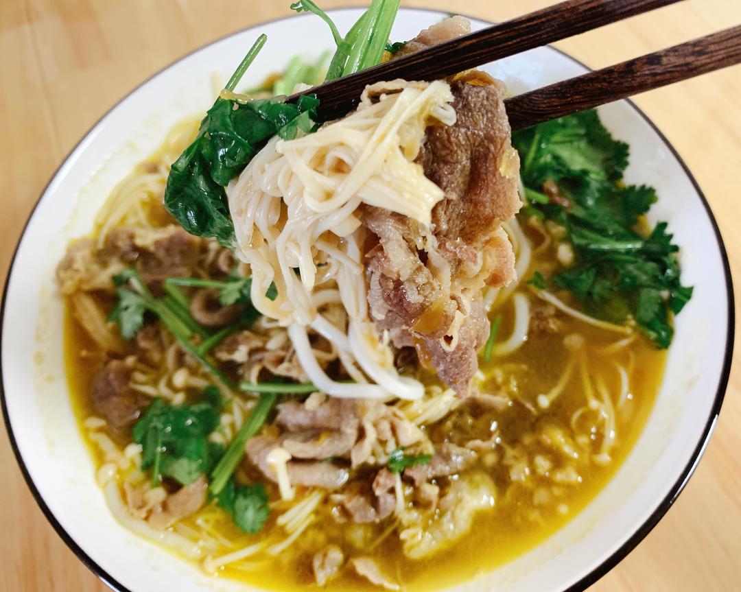 简易版酸汤肥牛米线🍜